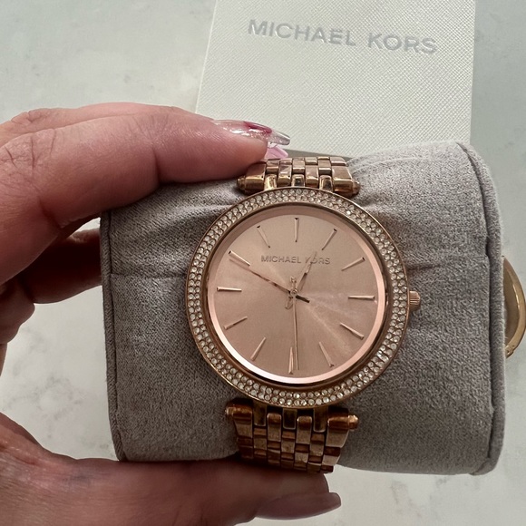 Michael Kors Darci rose gold pave watch and bracelet set - Picture 6 of 8